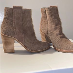 Dolce Vita Tan Suede Booties Size 8